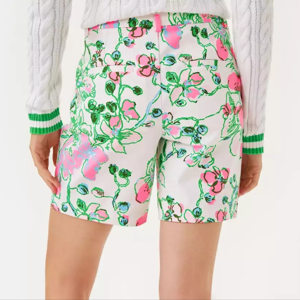 Lilly Pulitzer 7" GRETCHEN HIGH RISE SHORT - MULTI OVERSIZED ORCHIDS - Picture 2 of 4